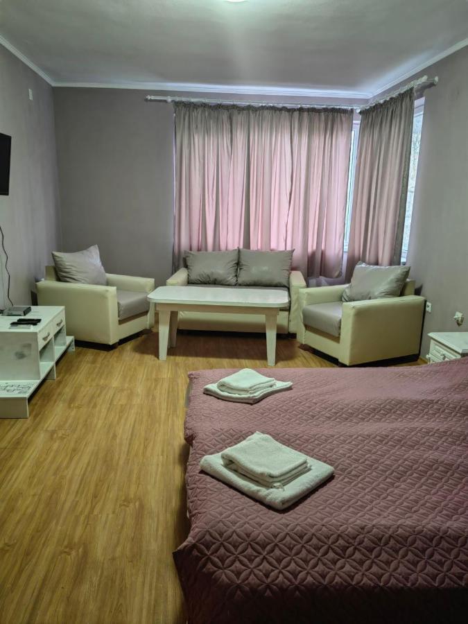 Хотел Тримата Мускетари Varna Exteriör bild
